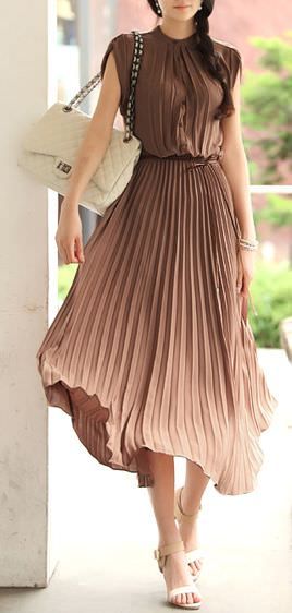 Botanical Inspiration (non-floral) - Album on Imgur Sukienki Maksi, Modest Dresses For Women, Chiffon Midi Dress, Outfit Trends, Maxi Robes, Brown Dress, Elie Saab, Mode Inspiration, Carolina Herrera