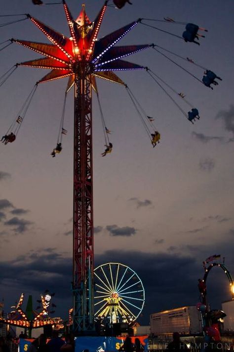 Space Scary, Illinois Aesthetic, Fair Rides, Ferris Wheels, Theme Parks Rides, Country Fair, Amusement Park Rides, Carnival Rides, Parc D'attraction