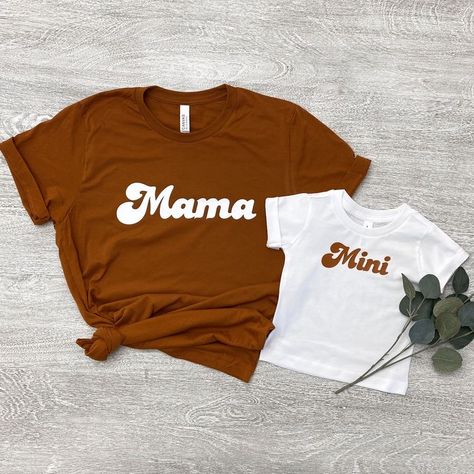 Mother Daughter Matching Shirts, Htv Ideas, Mom And Me Shirts, Mama Design, Mama And Mini, Mommy And Me Shirt, Daughters Shirt, Cute Shirt Designs, Orange Design