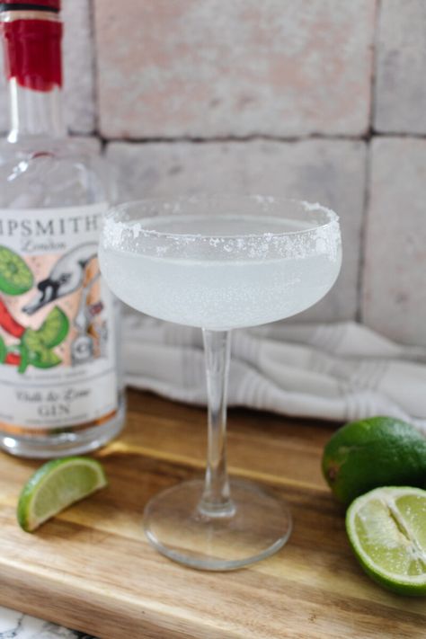 Gin Margarita, Gin Brands, Spicy Margarita, Classic Margarita, Tonic Water, Alcohol Drink Recipes, I Love A, Drink Recipes, Who Knows