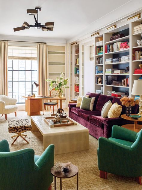 Step Inside Peter Pennoyer’s Remarkable Redesign of a Rosario Candela Duplex in New York - Galerie Double Sitting Area Living Room, Living Room Nyc, Peter Pennoyer, Luxury Bookcase, Home Library Design Ideas, Park Avenue Apartment, White Oak Dining Table, Nyc Family, Modern Family Rooms