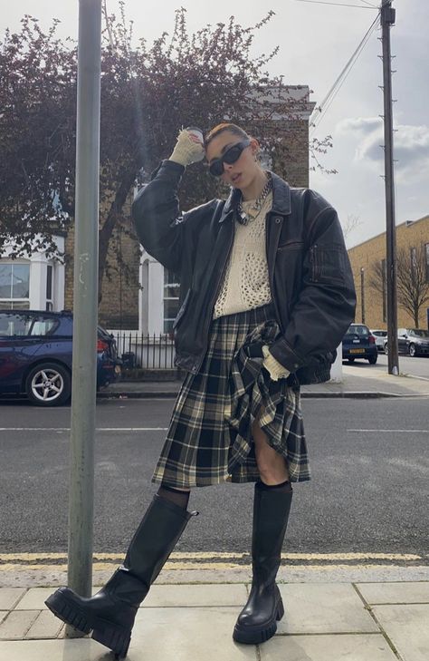 Mini Kilt Outfits Women, Long Kilt Outfit Women, Berlin Street Style Underground, Classic Romantic Style Outfit, Spring 2023 Aesthetic, Tartan Skirt Outfit, North California, Paying Rent, Preppy Punk