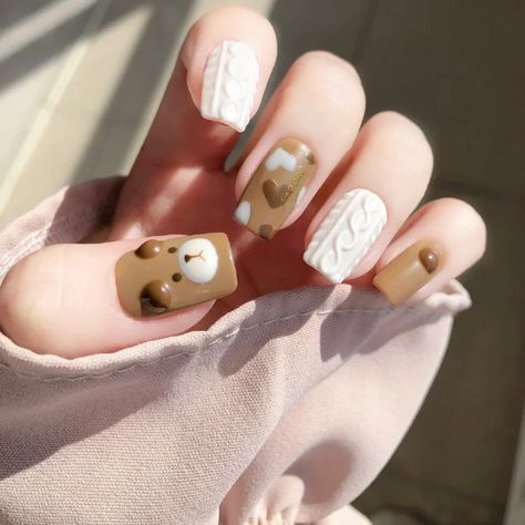 Teddy Nail Design, Bear Nails Teddy, Nail Art Brown Aesthetic, Teddy Bear Charm Nails, Teddy Bear Acrylic Nails, Brown Cute Nails, Teddy Bear Nails Acrylic, Brown Bear Nails, Teddy Bear Nail Designs