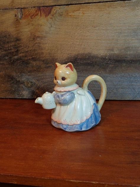 Carlie Core, Jen Core, Weird Pottery, Cat Clay, Cat Pottery, Teapot Vintage, Piskel Art, Cat Teapot, Vintage Ceramics