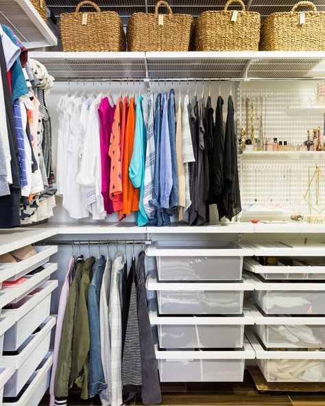 Instagram is a treasure trove of impossibly tidy closets, so why not steal their brilliant organization ideas for your own cluttered closet? Kids Closet Design, Custom Closet Shelving, Elfa Closet, Closet Shelving, Closet Organization Ideas, Tiny Closet, Dream Closet Design, Kids Closet, Loft Interior