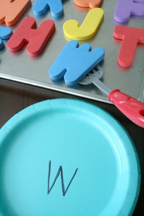 ABC Cookie Letter Matching Alphabet Game for Preschoolers Abc Cookies, Game For Preschoolers, Science For Toddlers, Thanksgiving Games For Kids, Alphabet Game, Activity Preschool, Alphabet Activity, Preschool Alphabet, Abc Activities