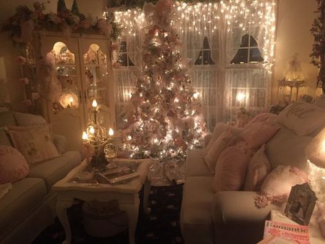 Pink Christmas Room, Christmas In Pink, Daisy Randone, Aka Lizzy Grant, Girl Vanity, Nina Sayers, Vanity Pink, Winter Room, Coquette Winter