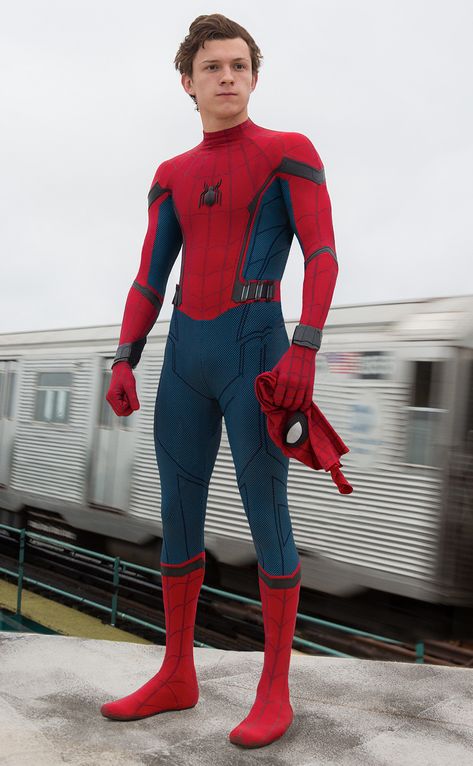 Spiderman Suit, Wallpaper Avengers, Peter Parker Spiderman, Tom Holland Peter Parker, Man Suit, Tom Holland Spiderman, Tommy Boy, Spiderman Homecoming, Men's Toms