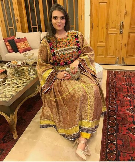 Pashto Dress, Yemeni Clothes, Afghani Clothes, Long Frock Designs, Balochi Dress, Lace Dress Design, Persian Fashion, Afghan Fashion, Afghan Clothes