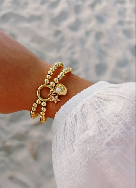 Boho Beach Jewelry, Beachy Gold Jewelry, Gold Earrings For Beach, Coastal Bracelet, Jewelry Gold Bracelet, Dream Accessories, Cute Beach Pictures, Coastal Jewelry, Beachy Jewelry