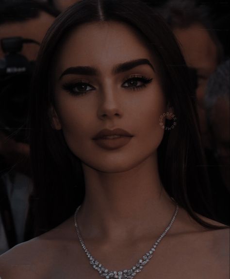 Badass Aesthetic, Photographie Portrait Inspiration, Family Ties, Makijaż Smokey Eye, Classy Aesthetic, Lily Collins, Prom Makeup, Summer Makeup, Say Yes