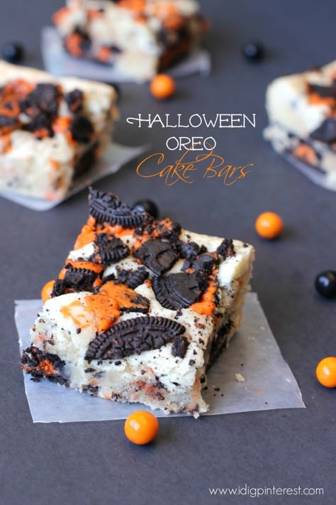 Halloween Oreo Cake, Desserts Halloween, Halloween Potluck, Halloween Treats To Make, Halloween Oreos, Halloween Party Treats, Halloween Food Treats, Halloween Treats Easy, Halloween Baking