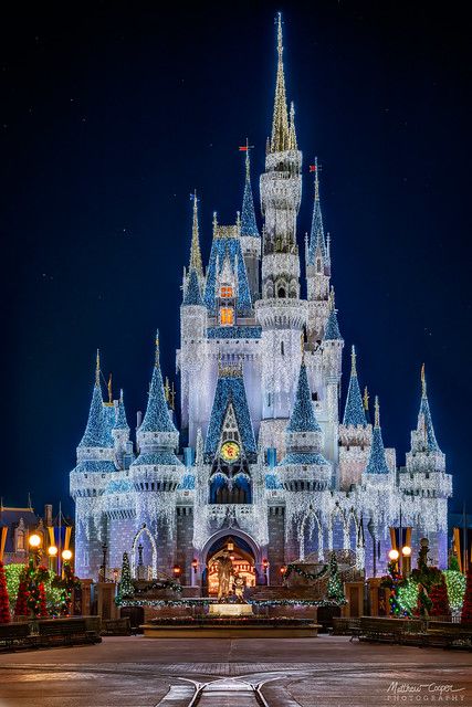 Cinderella Castle Telephoto Dreamlights | It seems like fore… | Flickr Disney Lights, Chateau Disney, Disneysea Tokyo, Disney Castles, Castle Christmas, Ice Castle, Disney World Pictures, Wallpaper Disney, Disney Photography