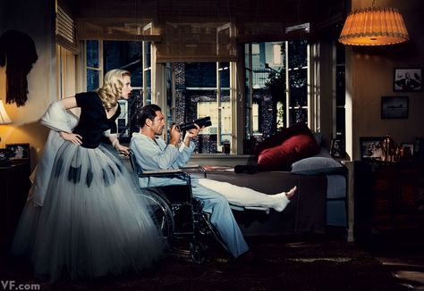 Scarlett Johansson y Javier Bardem, fotografiados por Norman Jean Roy en la recreación de una escena de "La ventana Indiscreta" (1954) (Rear Window) de Hitchcock. Vestuario película: Edith Head Vanity Fair Hollywood Issue, Annie Leibovitz Photos, Norman Jean Roy, Annie Leibovitz Photography, Hitchcock Film, Casey Affleck, Julie Christie, Janet Leigh, Javier Bardem