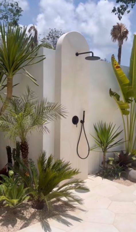 Outdoor Showers Poolside, Outdoor Shower Ideas Backyards, Outdoor Toilet And Shower Ideas, Palm Springs Exterior, Outdoor Toilet And Shower, Outdoor Shower Inspiration, Palm Springs Garden, Best Greige Paint, Best Greige