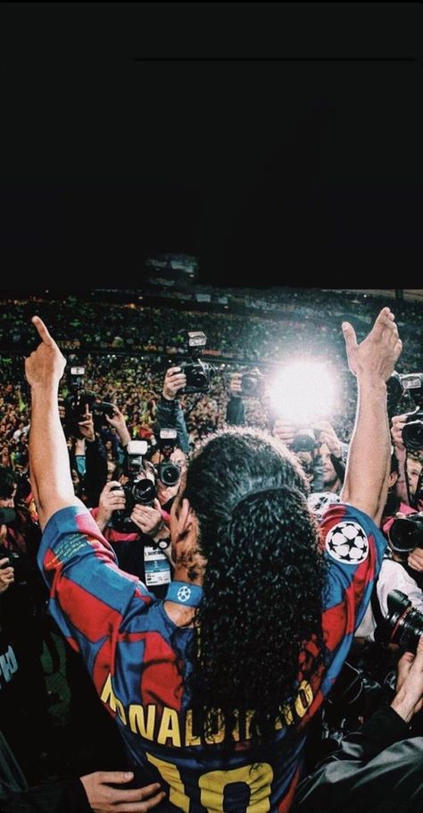 Hype Wallpaper Aesthetic, Goat Ronaldo, Ronaldinho Wallpapers, Football Players Photos, Soccer Photography, Hype Wallpaper, Football Players Images, Ronaldo Messi, Football Photography