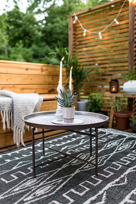 Create a relaxing oasis by decorating your outdoor living space with a stylish and totally weather-proof area rug. Here are 12 outdoor rugs that will help transform your backyard into the sweet escape of your dreams. Rugs Large, Outdoor Space Design, Cheap Patio, Pergola Patio, Outdoor Oasis, Patio Table, Outdoor Rooms, Outdoor Rug, Backyard Patio