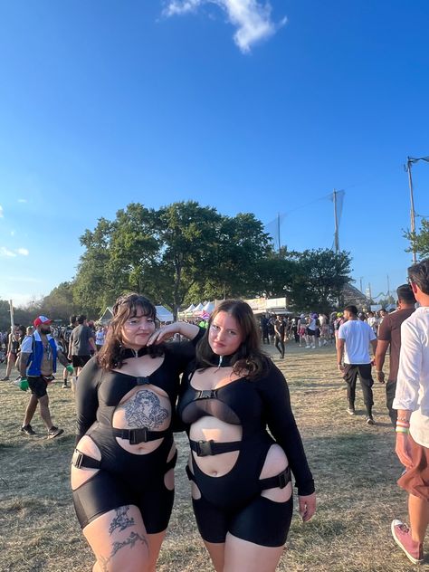 Rave Festival Outfit Ideas Plus Size, Fat Body Drawing, Plus Size Aesthetic Faceless, Chubby Goth Outfit, Plus Size Rave Outfits, Chubby Goth, Jean Jacket Outfits Men, Rave Outfits Plus Size, Plus Size Rave