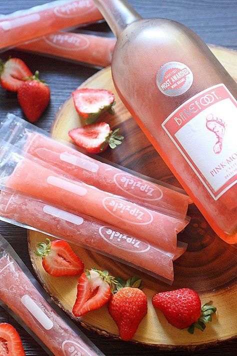 Pouch Cocktails, Cafe Marketing, Strawberry Moscato, Adult Popsicles, Alcoholic Popsicles, Boozy Popsicles, Moscato Wine, Beach Meals, Strawberry Syrup