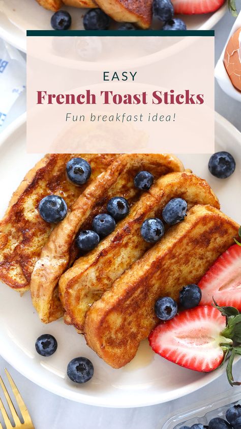 French Toast Sticks are a childhood classic and they are so easy to make at home. This French Toast Sticks recipe is melt-in-your-mouth delicious and topped with cinnamon sugar. French Toast Healthy, Breakfast Finger Foods, Healthy French Toast Recipe, French Toast Sticks Recipe, Healthy French Toast, Easy French Toast, Homemade French Toast, Easy French Toast Recipe, Classic French Toast