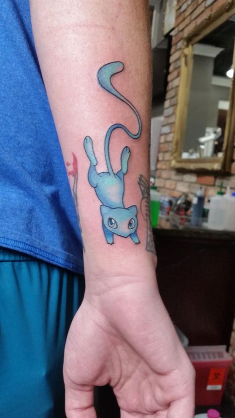 I got my favorite shiny Pokémon (Mew) tattooed yesterday! http://imgur.com/6QKXQoF #games #gaming #pokemon #PokemonGO #anipoke #ポケモン #Nintendo #Pikachu #PokemonXY #3DS #anime #Pokemon20 Shiny Pokemon Tattoo, Mewtwo Tattoo, Mew Tattoo, Shiny Mew, Shiny Pokémon, Pokemon Tattoos, Mew And Mewtwo, Pokemon Mew, Pokemon Diy