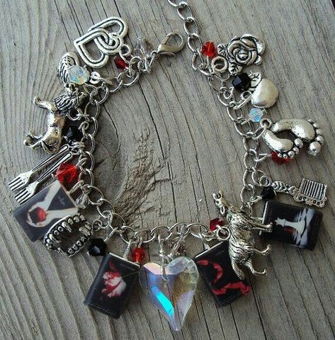 Book Bracelet, Forks Washington, Twilight Saga Series, Twilight Funny, Twilight Edward, Twilight Book, Twilight Pictures, Tree Family, 2 Hearts