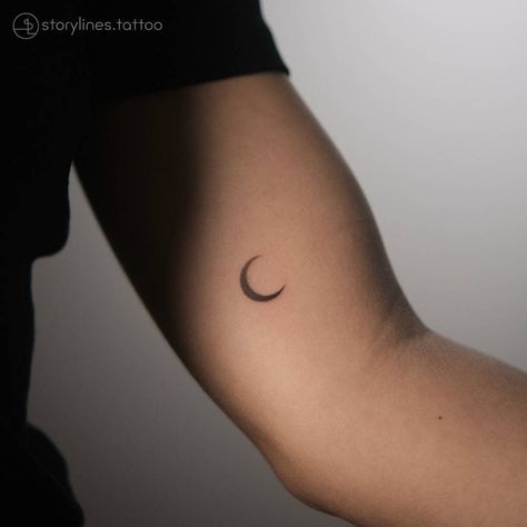 Tatuajes Pequeños on Instagram: “Minimalist crescent 🌙 by @storylines.tattoo · Maribor 🇸🇮” Small Crescent Moon Tattoo, Star Wars Tattoo Sleeve, Luna Tattoo, Instagram Minimalist, Crescent Moon Tattoo, X Tattoo, Tiny Tattoo, Star Wars Tattoo, Black Ink Tattoos