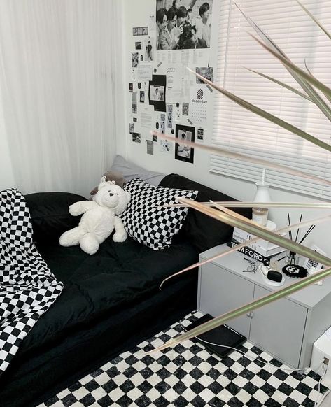 Black White Aesthetic Bedroom, Small Bedroom Ideas Black And White, Checkered Room Decor, Black And White Aesthetic Room Decor, Black And White Aesthetic Room, Single Bed Sheets, Monochrome Bedroom, Double Bed Sheets, Dekorasi Kamar Tidur