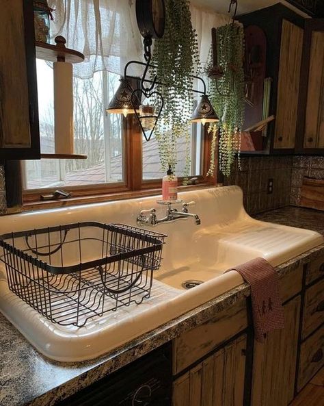 Beth's Country Primitive Home Decor Primitive Kitchen Cabinets, Primitive Country Kitchen, Vintage Sink, Old Sink, Primitive Home Decor, Cottagecore Home, Primitive Kitchen, Primitive Decorating Country, Primitive Home