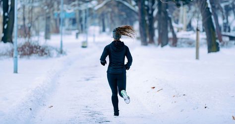 Running In Snow, The Hunting Party, Running In Cold, Running Essentials, Tips For Running, Benefits Of Running, Womens Fitness, Running Routine, Running In Cold Weather