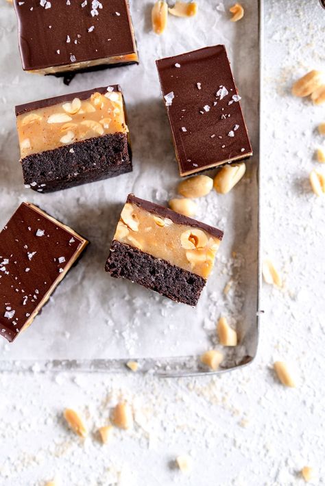 Brownie Caramel, Squares Recipes, Gourmet Brownies, Cloudy Kitchen, Sweet Bars, Cheesecake Brownies Recipe, Brownies Recipe Homemade, Butter Caramel, Caramel Slice