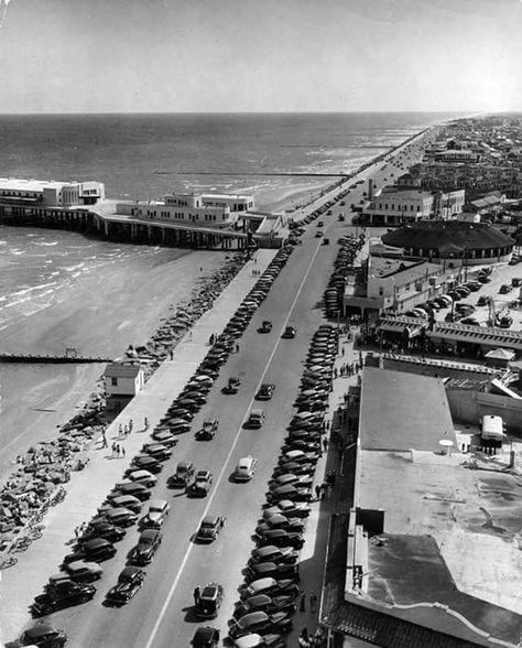 Galveston, TX Seawall Boulevard 1943 Photographer Alfred Eisenstaedt Galveston Beach, Texas State Fair, Texas Places, Alfred Eisenstaedt, Galveston Island, Galveston Texas, Galveston Tx, Texas History, Sea Wall