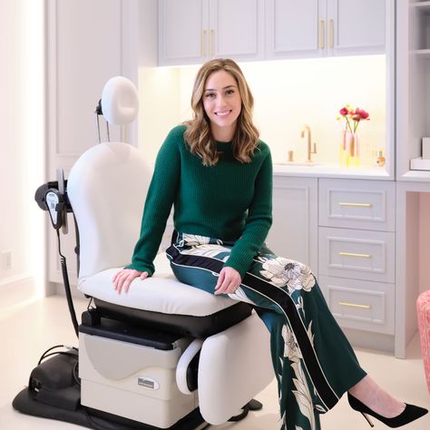 #PillowTalkDerm's Dr. Shereene Idriss On Her New Practice & Beauty Line Joanna Vargas, Instagram Famous, Beauty Marketing, Sk Ii, Pillow Talk, Closet Fashion, Dermatology, Jennifer Aniston, Ready To Go