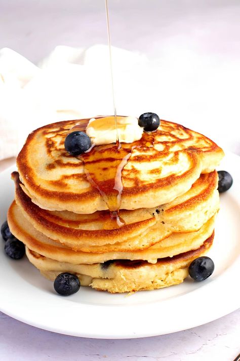 Pancakes Easy Recipe, Blueberry Pancakes Easy, Fluffy Blueberry Pancakes, Banana Blueberry Pancakes, Blueberry Pancakes Recipe, Cottage Cheese Pancakes, Pancake Recipe Easy, Game Recipes, Diner Recipes