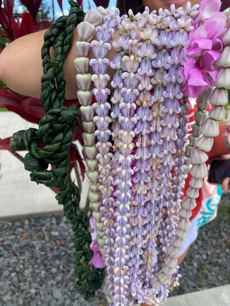 Crown Flower Lei, Sierra Core, Hawaiin Flowers, Hawaiian Flower Arrangements, Ti Leaf Lei, Hawaii Lei, Lei Day, Lei Ideas, Ti Leaf