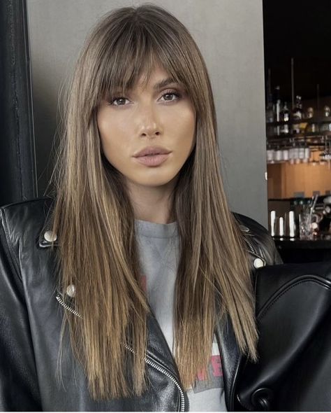 Franje Pony, Sleek Long Hair, Balayage With Bangs, Hairstyles For Oval Face Shape, Ideas For Straight Hair, Brown Hair With Bangs, Hairstyles For Oval Face, Oval Face Bangs, Straight Hair With Bangs