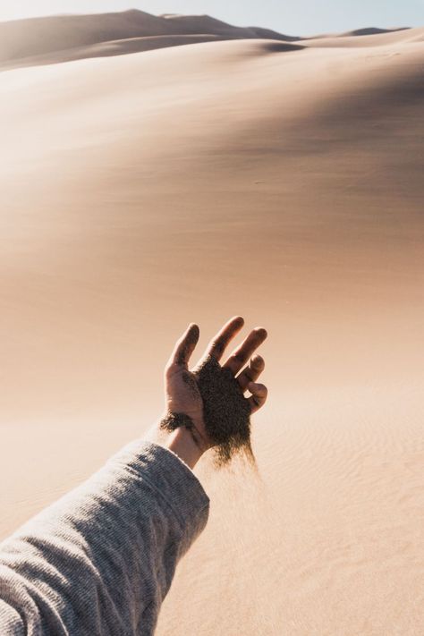 Hand Aesthetic, Desert Pictures, Sand Pictures, Desert Photography, Sand Dunes National Park, Photographer Inspiration, Hand Pictures, Photography Guide, Unique Image