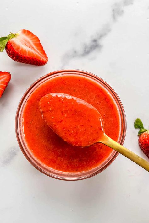 This gorgeous strawberry vinaigrette dressing recipe will be your new favorite homemade dressing! Strawberry Vinaigrette Dressing Recipe, Strawberry Vinaigrette Dressing, Strawberry Dressing, Strawberry Vinegar, Vinaigrette Dressing Recipe, Strawberry Vinaigrette, Salad Dressing Recipes Homemade, Strawberry Dress, Dressing Recipes