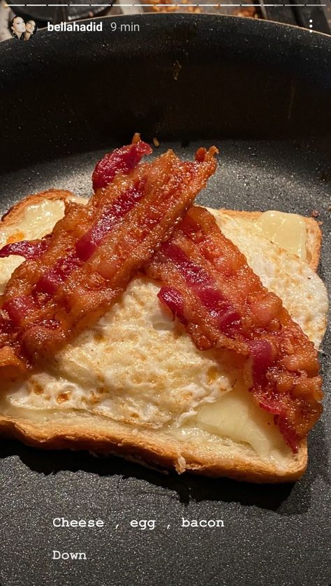 bella Hadid sandwich Bella Hadid Sandwich, Bacon And Egg Sandwich, Bacon Egg, Food Inspo, Healthy Chef, Diet Meal Plans, Bella Hadid, Breakfast Brunch, Healthy Breakfast