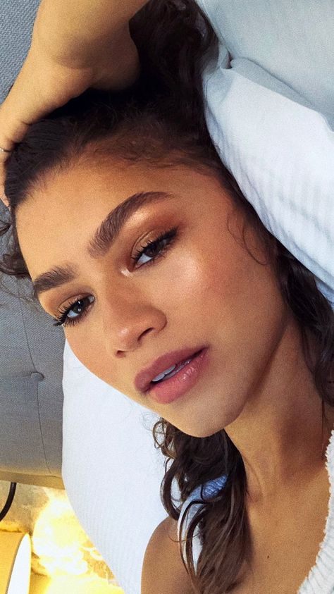 Zendaya Instagram, Zendaya Aesthetic, Zendaya Makeup, Estilo Zendaya, Zendaya Hair, Aesthetic Laptop, Zendaya Style, Zendaya Coleman, Brow Makeup