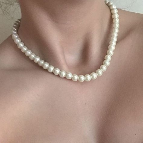 Girly Accessories Necklaces, Pearl Necklace Aesthetic, Mens Accessories Necklace, Vintage Pearl Necklace, Motifs Perler, Pearl Necklace Vintage, Retro Accessories, Necklace Elegant, Choker Pendant