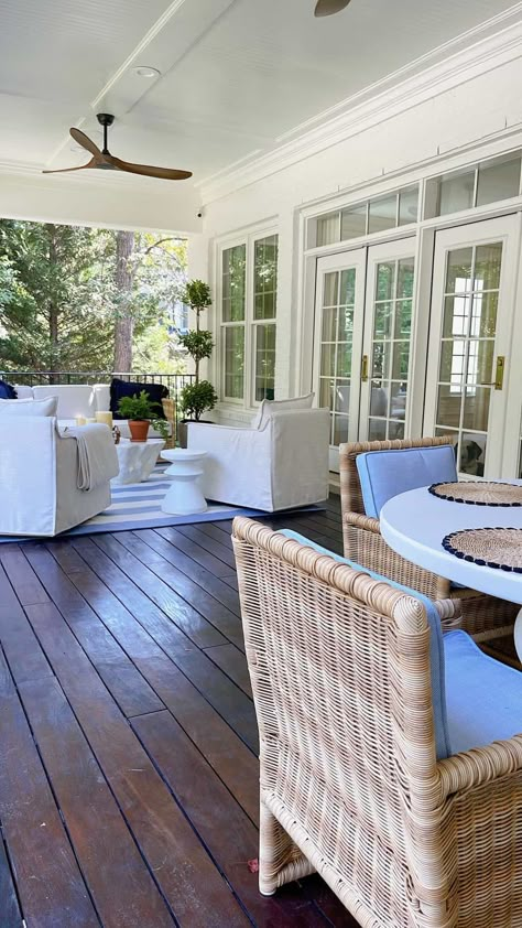 Screened Porch Seating Ideas, Screened Porch Furniture Ideas, Back Porch Living Space, Cottage Style Outdoor Furniture, Serena And Lily Design, Simple Outdoor Living Space, Deck Outside Bedroom, Classic Outdoor Design, Back Porch Furniture