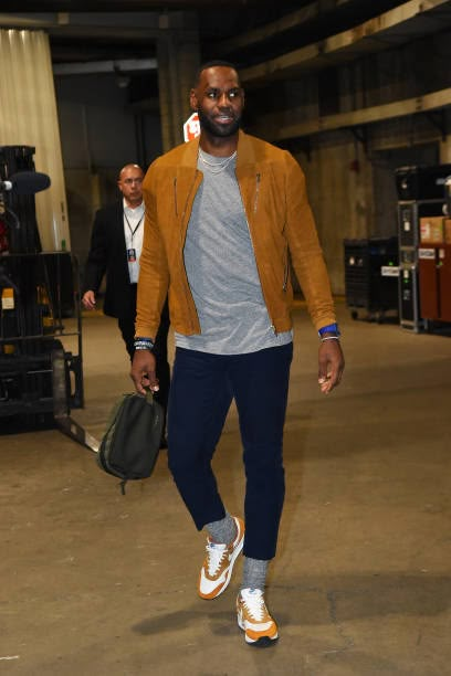 Air Max 1 Outfit Men, Lebron James Style, Air Max Outfit, Nba Game, Nba Outfit, Nba Fashion, Black Men Street Fashion, Best Dressed Man, Dope Outfits For Guys