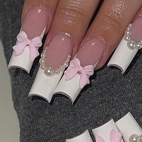 Chicago nail tech ♡ | Nail Artist on Instagram: "Girlie sets have my heart 🥺🎀 >>>> #nailsdesign #nailsnailsnails #naiksoftheweek #nailsoftheday #frenchtipnails #nailsart #chicagonailtech💅🏾💕 #explorepage✨" Fake Nails White, Nagel Tips, Easy Nails, Manicure Tips, Girly Acrylic Nails, Coffin Press On Nails, Hari Valentine, Nail Supplies, Fake Nail