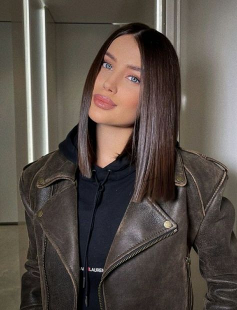 Sleek Mid Length Hair, Sleek Bob Haircut, Longbob Hair, Sleek Short Hair, Chocolate Hair, Sleek Bob, Hair Color Auburn, Brown Hair Balayage, Short Straight Hair