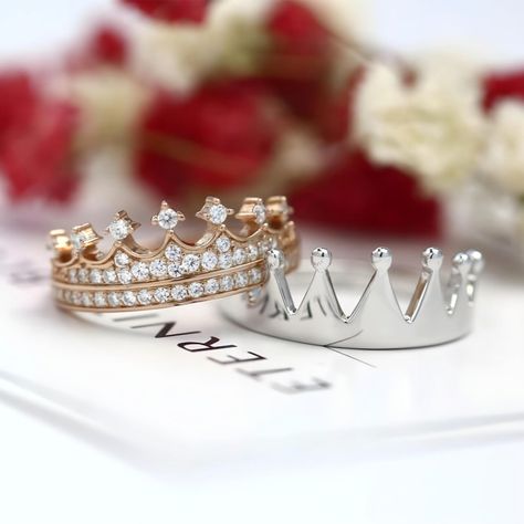 Crown Wedding Rings, Princess Couple, Solomons Ring, Crown Rings, Rose Gold Fashion, Crown Wedding, Gold Ring Designs, Couple Ring, Silver Crown