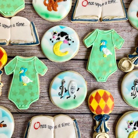 Nursery Rhymes Baby Shower Theme, Nursery Rhyme Decorated Cookies, Dti Theme Nursery Rhyme, Nursery Rhyme Decor, Nursery Rhyme Theme, Hey Diddle Diddle, Baby Shower Theme Decorations, Baby Cookies, Neutral Baby