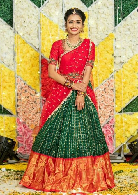 Half Saree Designs Simple, Dhavani Set, Langa Voni Half Saree, Puberty Function, Traditional Lehengas, Haldi Poses, Onam Outfits, Fancy Jumpsuit, Pattu Langa