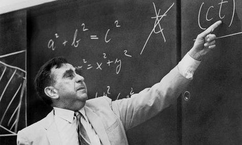 Physicist Edward Teller pointing at a formula on a blackboard on 22 May 1968. Edward Teller, Profile Photography, 100th Birthday Party, Greenhouse Effect, Energy Resources, Environmental Concerns, Oil Industry, Fall From Grace, History Of Science