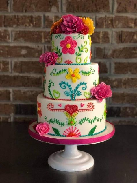 Cielito Lindo Wedding Theme, Mexican Graduation Cake, Quince Cakes Mexican Theme, 50th Fiesta Birthday Cake, Mexican Style Cake, Mexican Cake Decoration, Fiesta Theme Cake, Fiesta Cake Ideas, Mexican Cakes